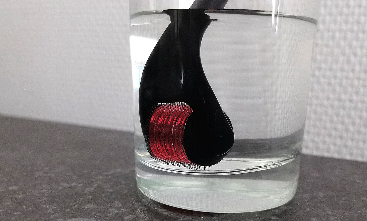 Dermaroller in glas alcohol